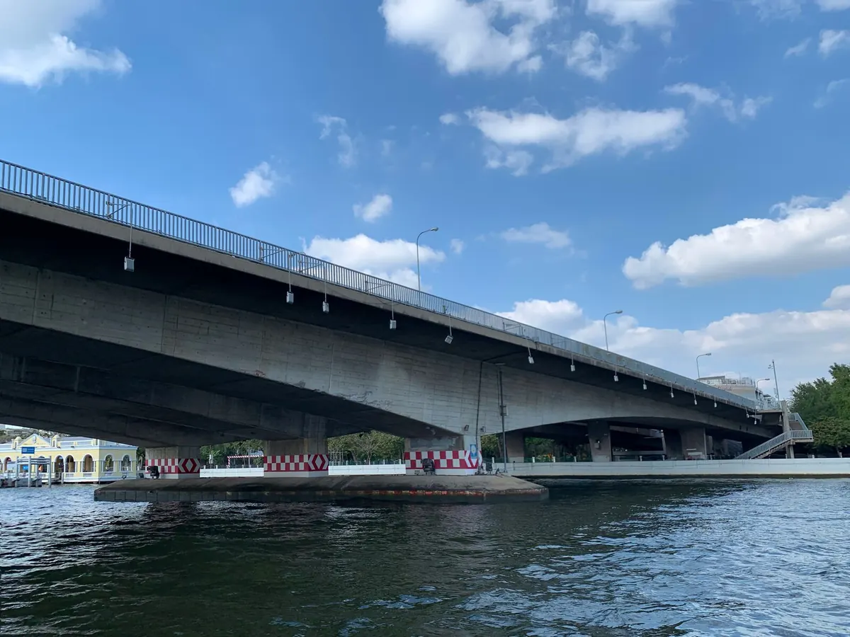 Phra Pok Klao Bridge